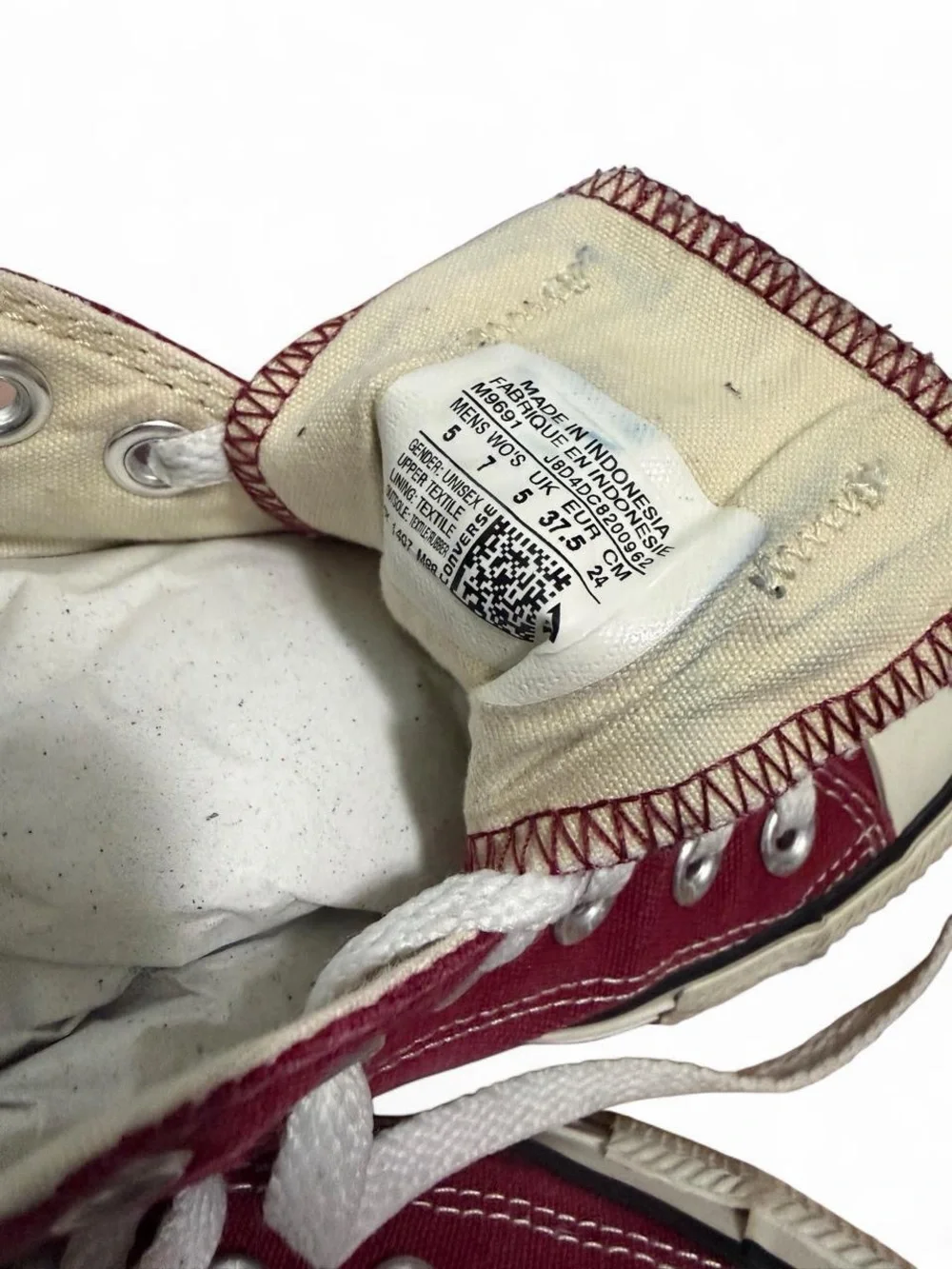 Converse Low Top Sneakers in Burgundy Canvas with White Accents